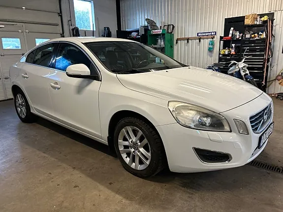 Volvo S60 2012 photo 2