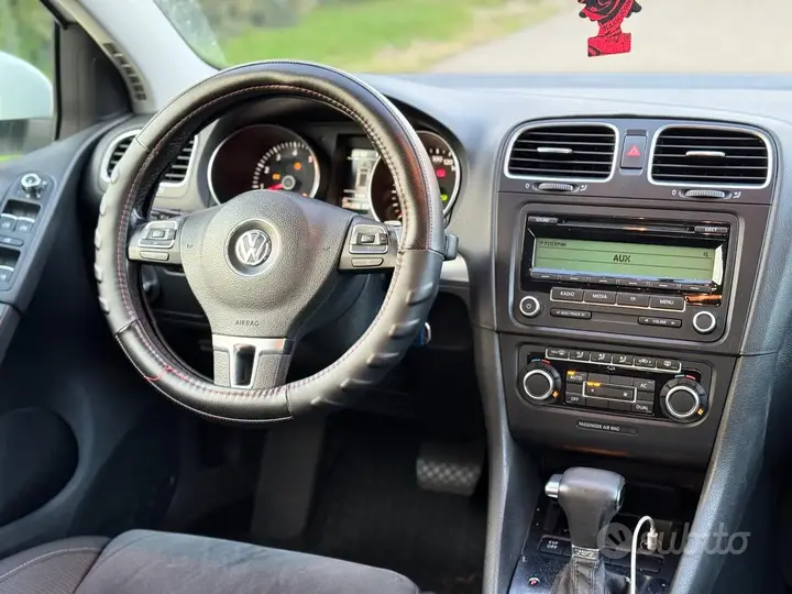 Volkswagen Golf 2010 photo 5