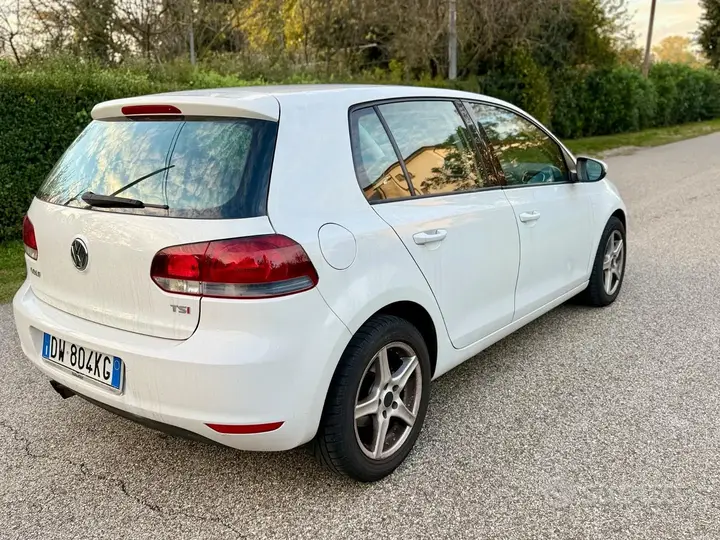 Volkswagen Golf 2010 photo 4