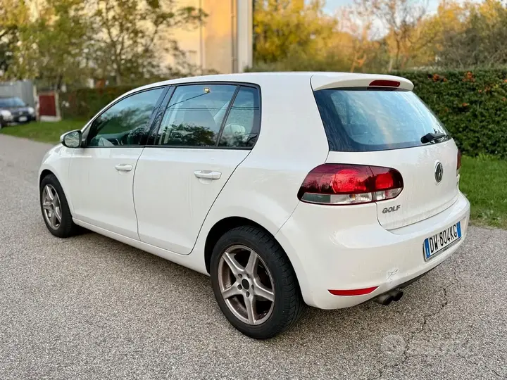 Volkswagen Golf 2010 photo 3