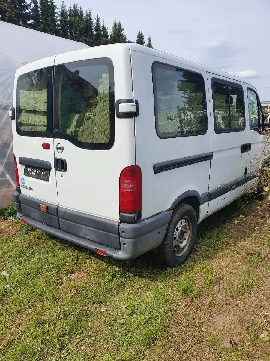 Nissan Interstar 2002 photo 2