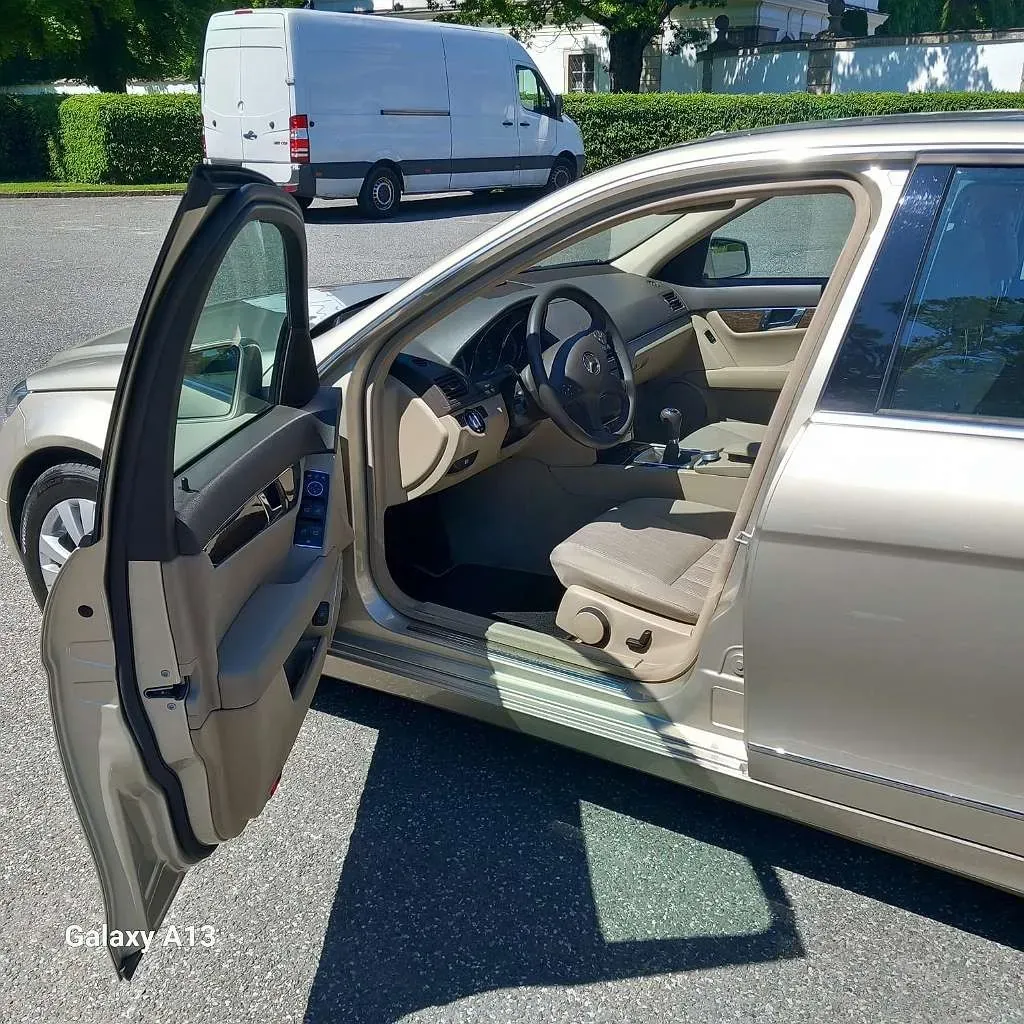 Mercedes-Benz C-Class 2009 photo 2