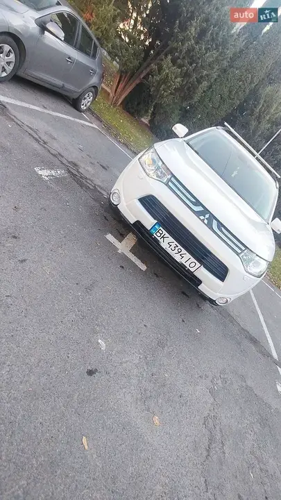Mitsubishi Outlander 2012 photo 2