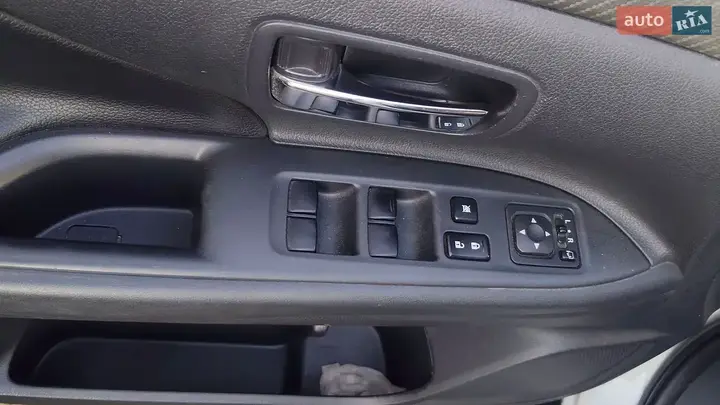 Mitsubishi Outlander 2012 photo 3