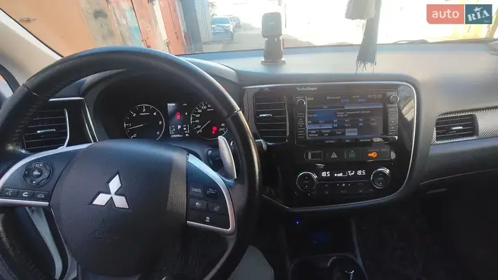Mitsubishi Outlander 2012 photo 4