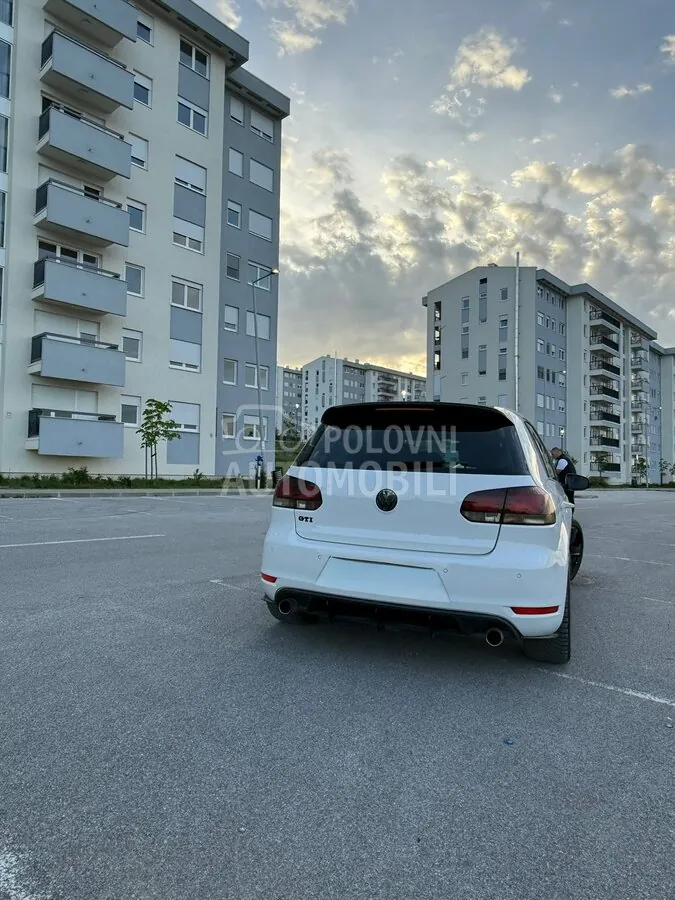 Volkswagen Golf 2010 photo 4