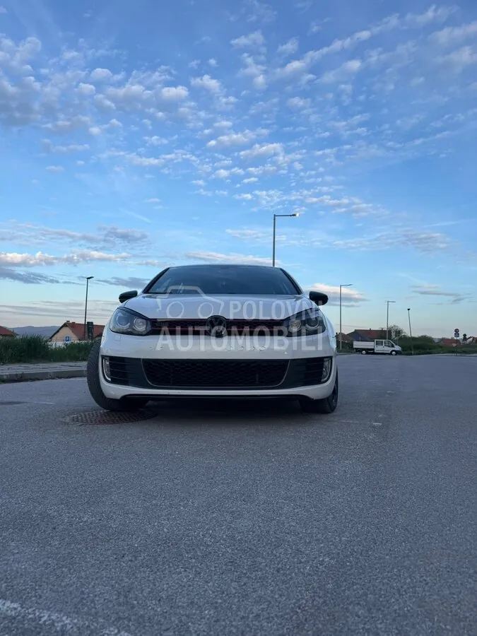 Volkswagen Golf 2010 photo 2
