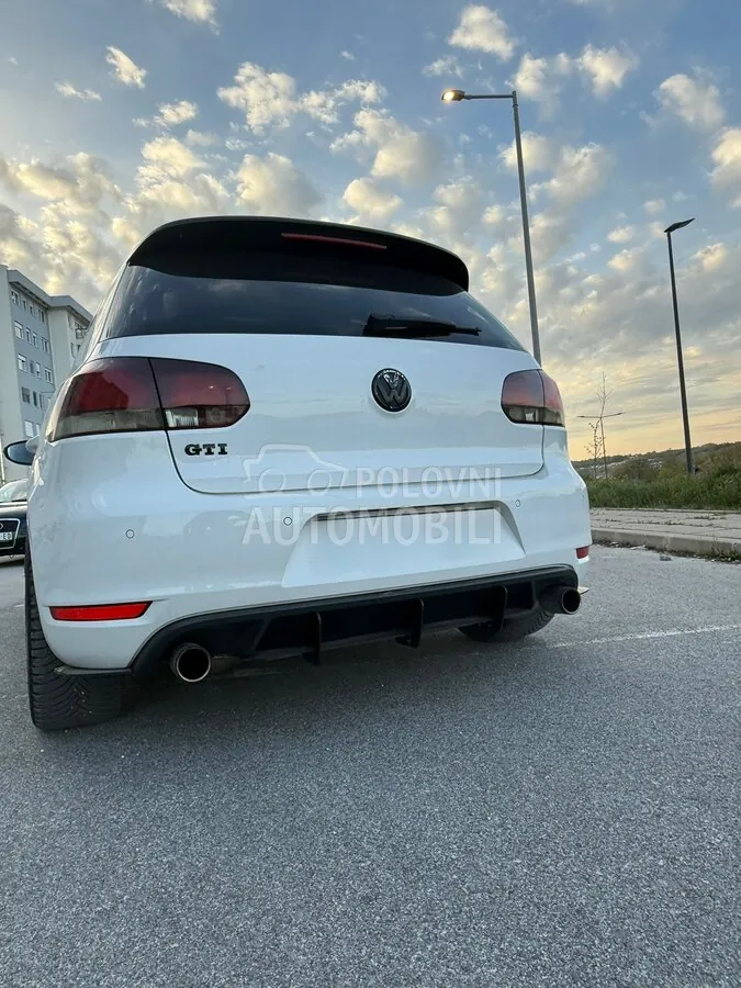 Volkswagen Golf 2010 photo 3