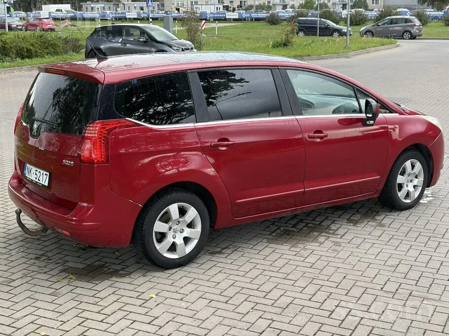 Peugeot 5008 2010 photo 2