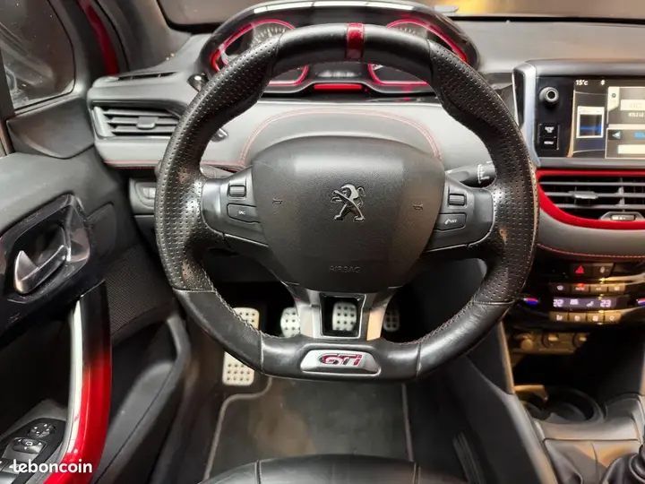 Peugeot 208 2013 photo 4