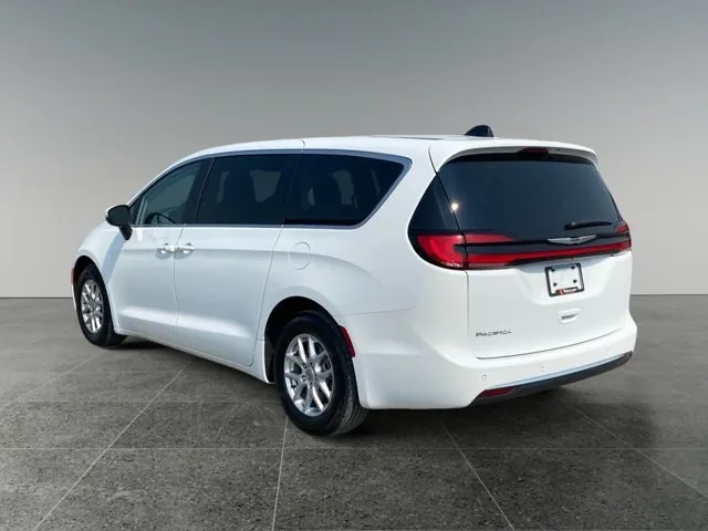 Chrysler Pacifica 2023 photo 4
