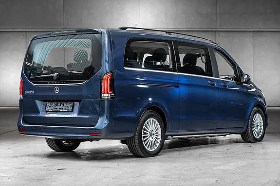 Mercedes-Benz Eqv300 2026 photo 3