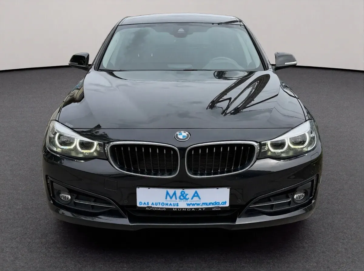 BMW 3 Series 2020 photo 2