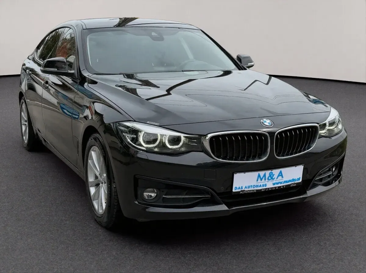 BMW 3 Series 2020 photo 3