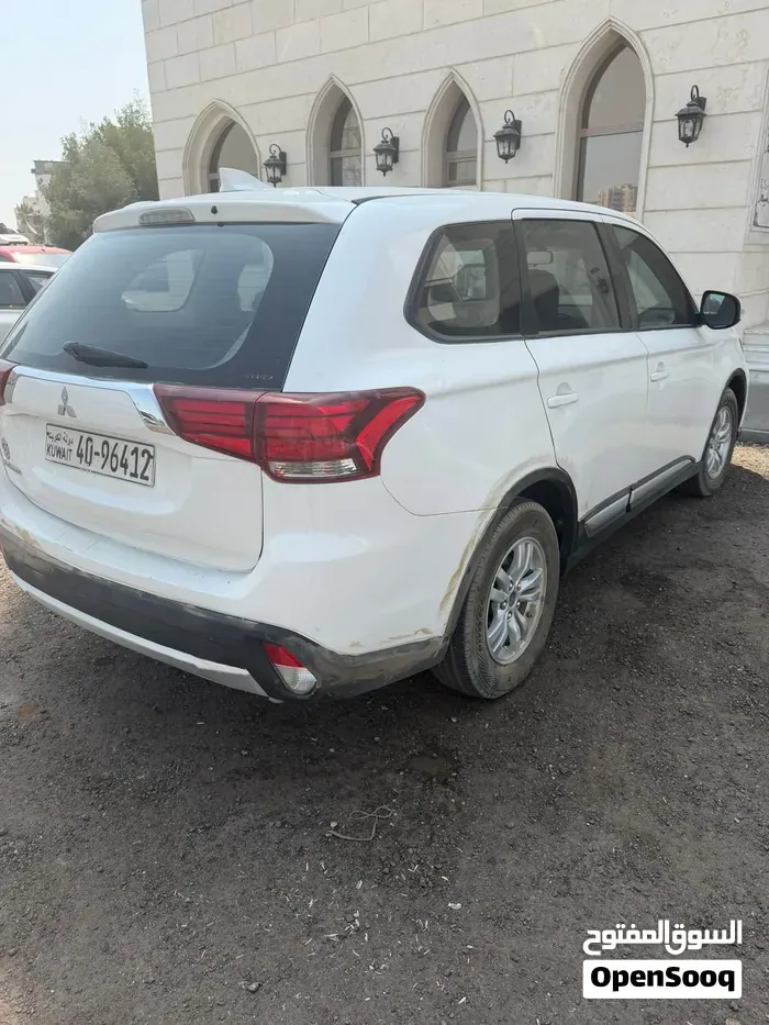 Mitsubishi Outlander 2017 photo 2