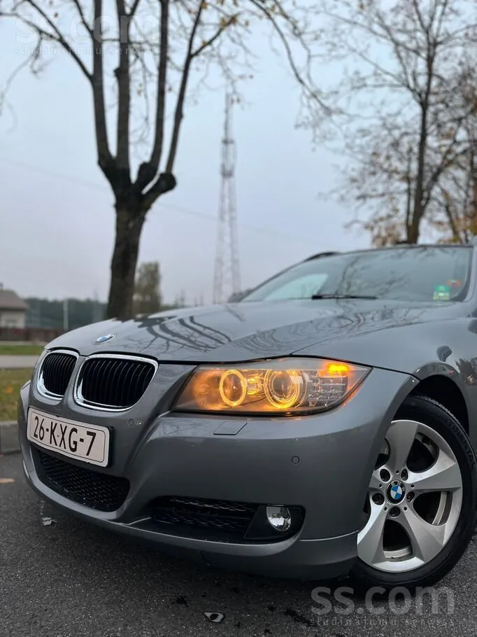 BMW 320 2010 photo 2