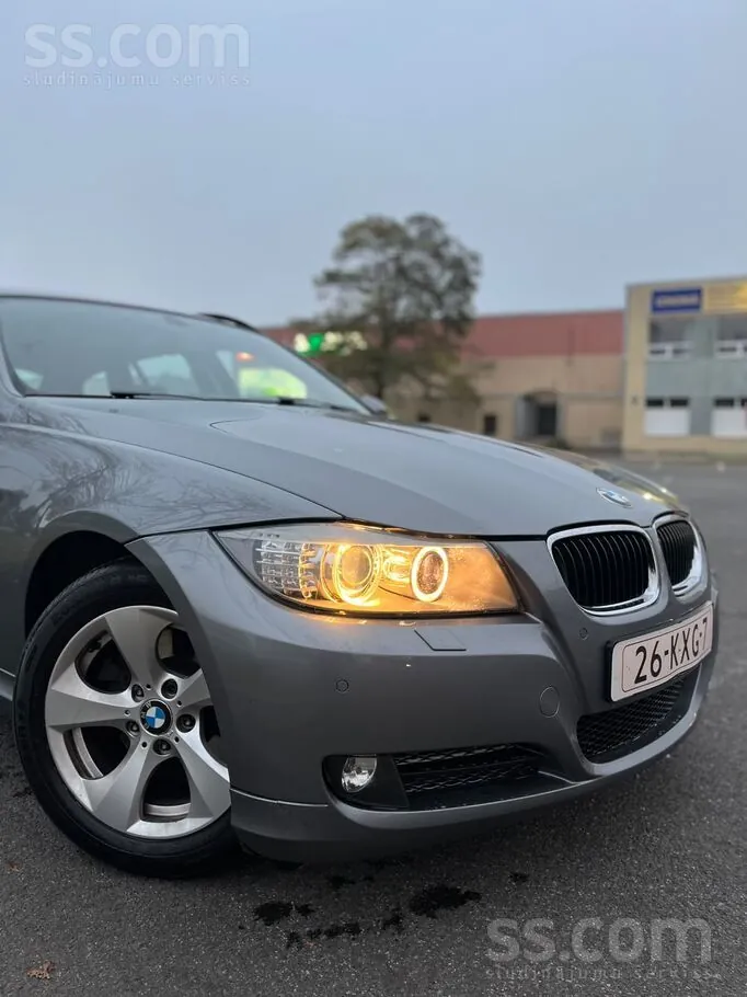 BMW 320 2010 photo 4