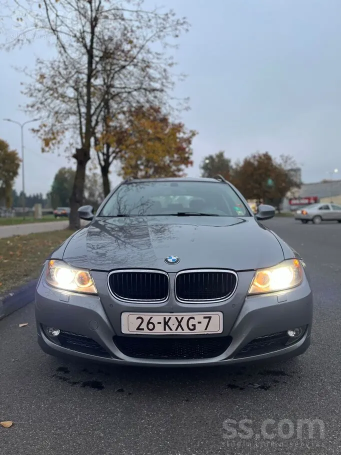 BMW 320 2010 photo 3