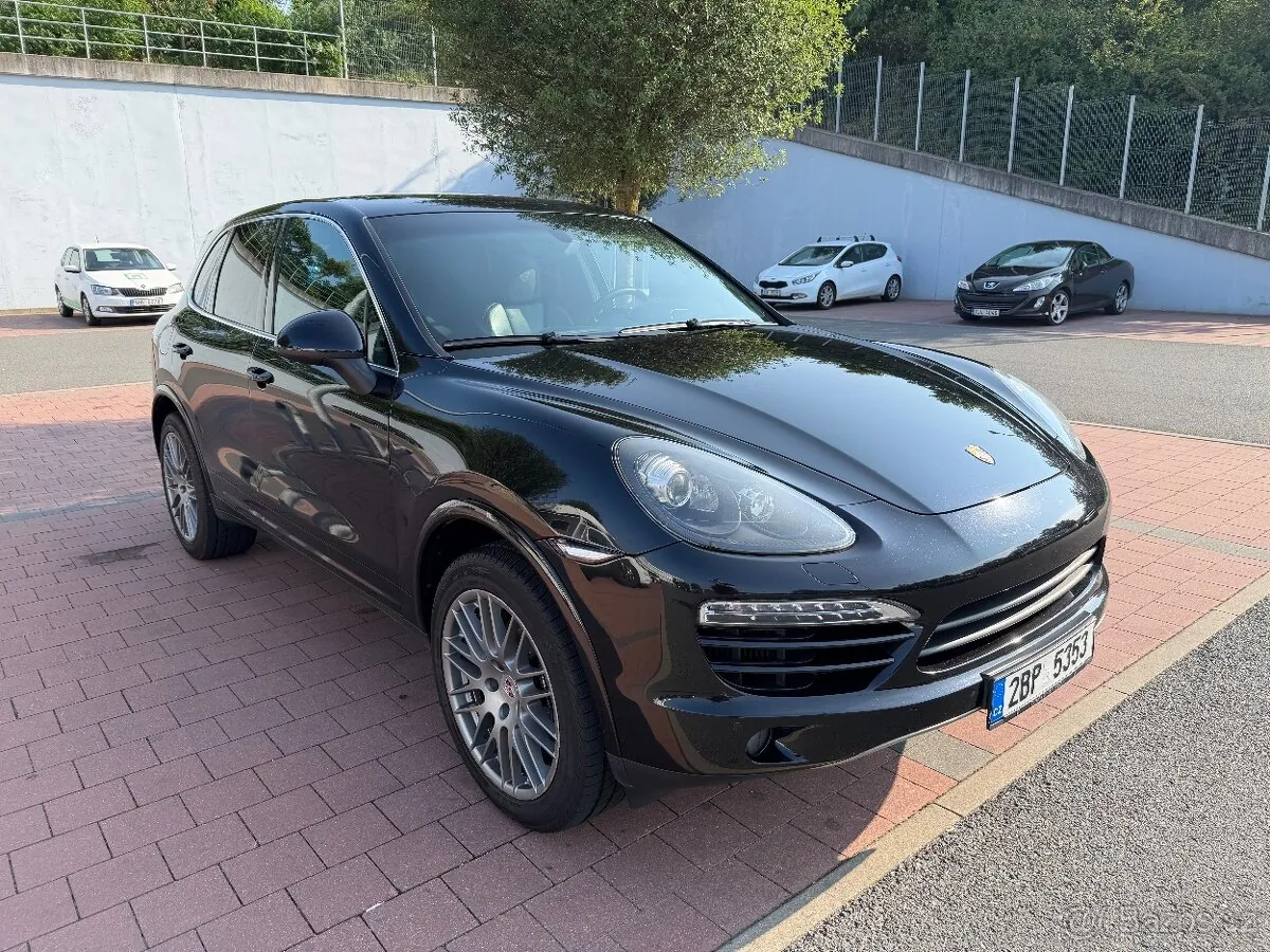 Porsche Cayenne photo 2