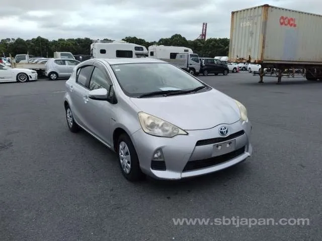 Toyota Aqua L