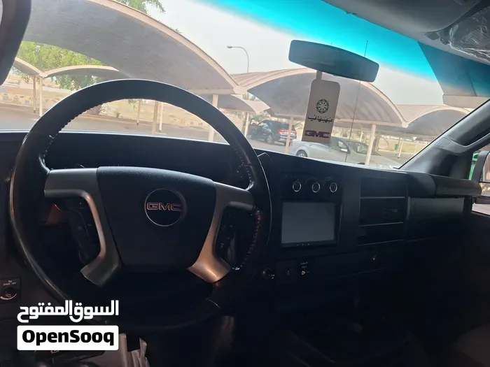 GMC Savana 2016 photo 2