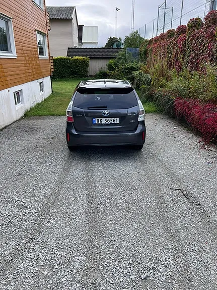 Toyota Prius 2013 photo 2