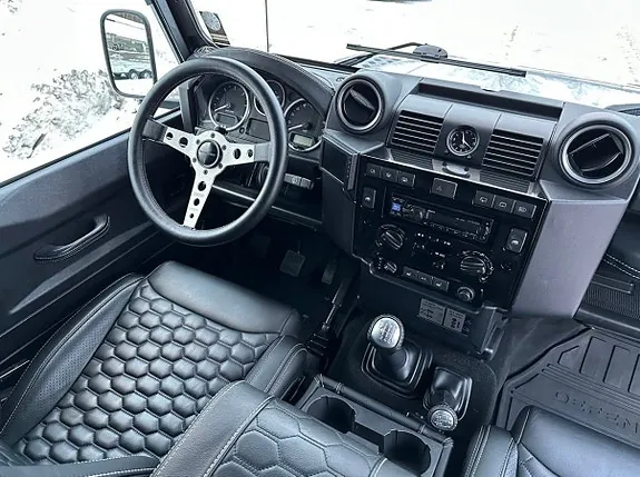 Land Rover Defender 110 2013 photo 5
