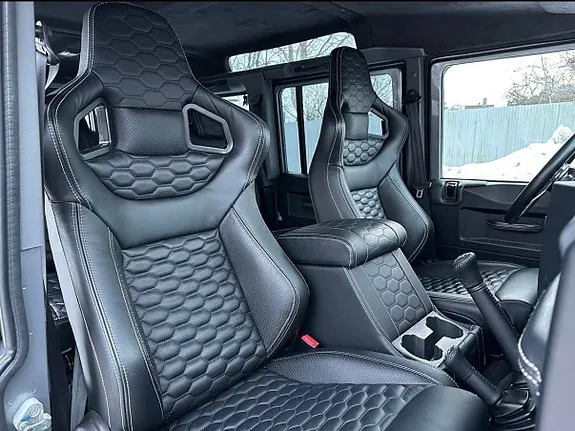 Land Rover Defender 110 2013 photo 4