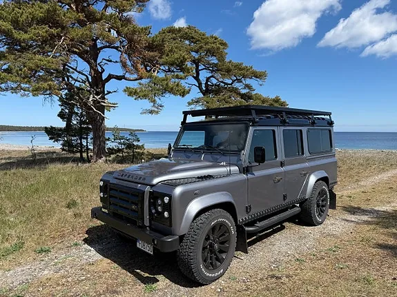 Land Rover Defender 110