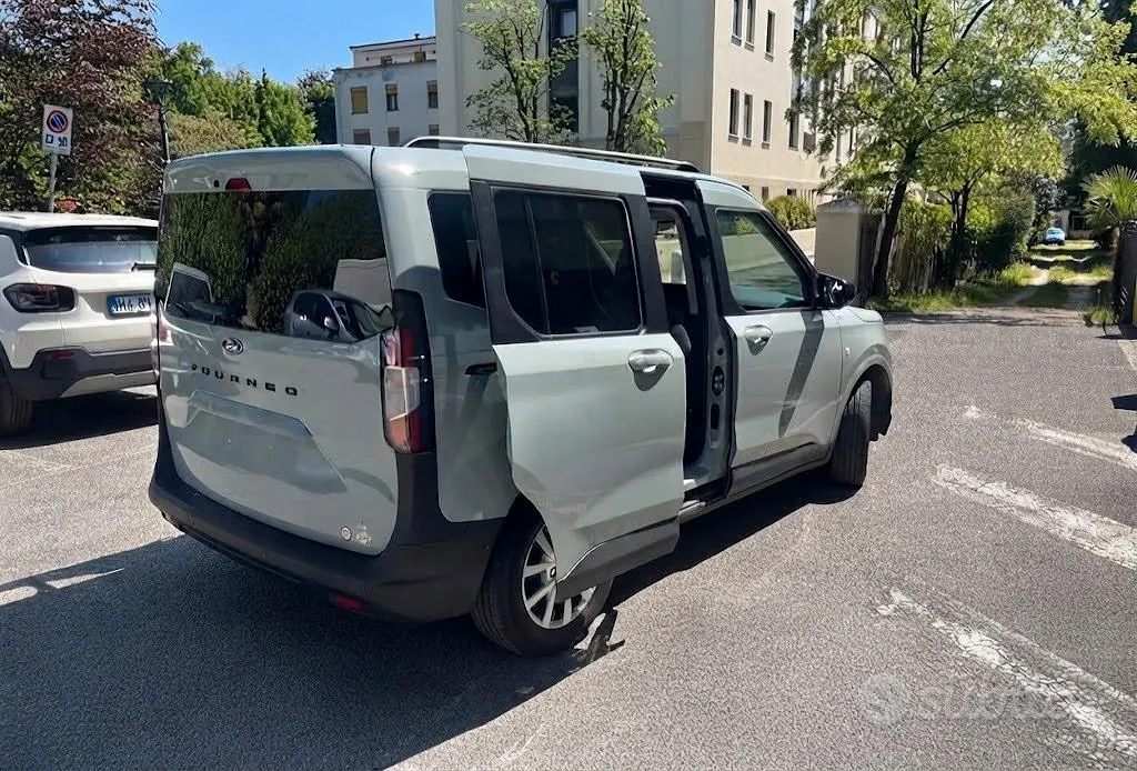 Ford Tourneo Courier 2025 photo 2