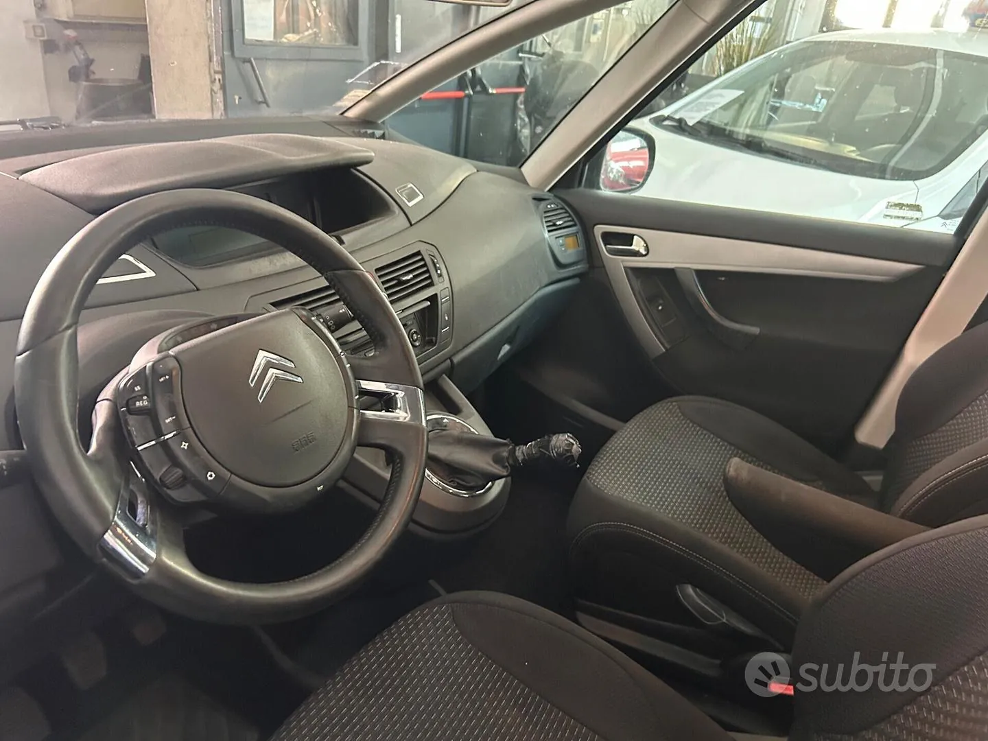 Citroen C4 Grand Picasso 2010 photo 4