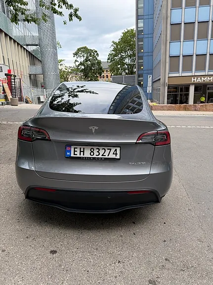 Tesla Model Y 2024 photo 2