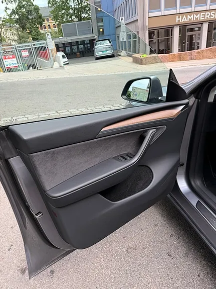 Tesla Model Y 2024 photo 3