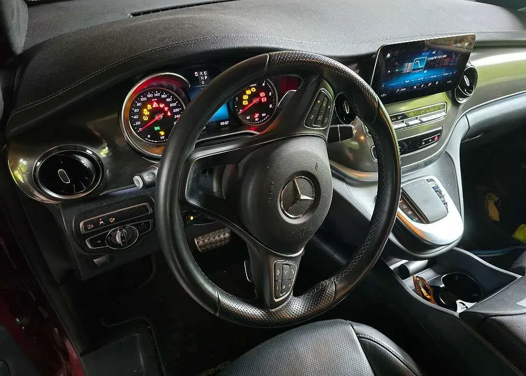 Mercedes-Benz V-Class 2023 photo 3