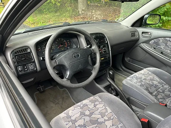 Toyota Avensis 1998 photo 5