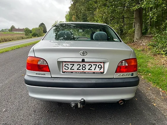 Toyota Avensis 1998 photo 4