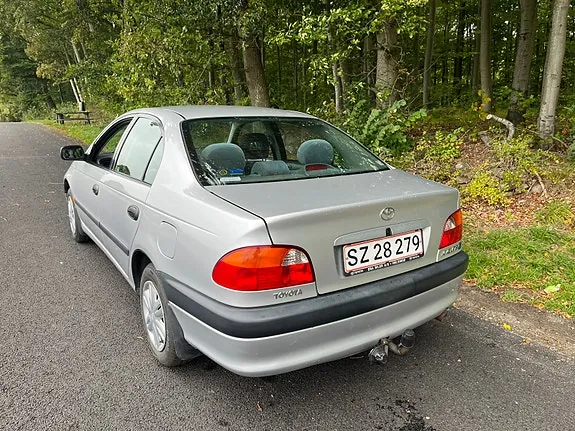 Toyota Avensis 1998 photo 3