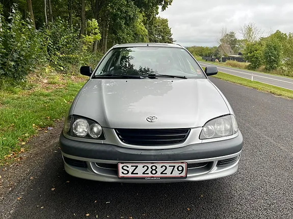 Toyota Avensis 1998 photo 2