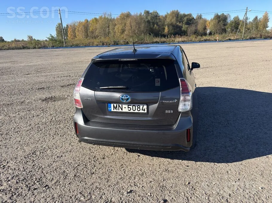 Toyota Prius 2015 photo 3