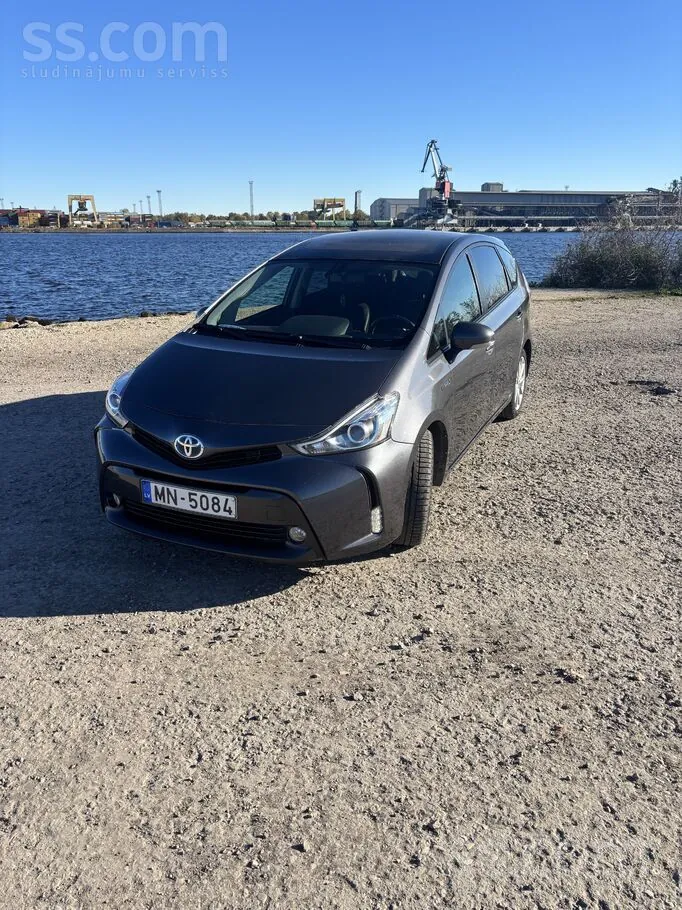 Toyota Prius 2015 photo 2