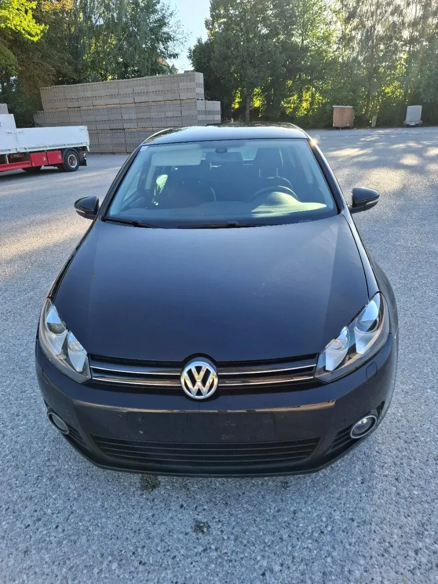 Volkswagen Golf 2010 photo 2