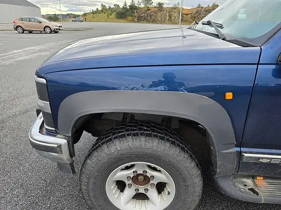 Chevrolet Suburban 1999 photo 3