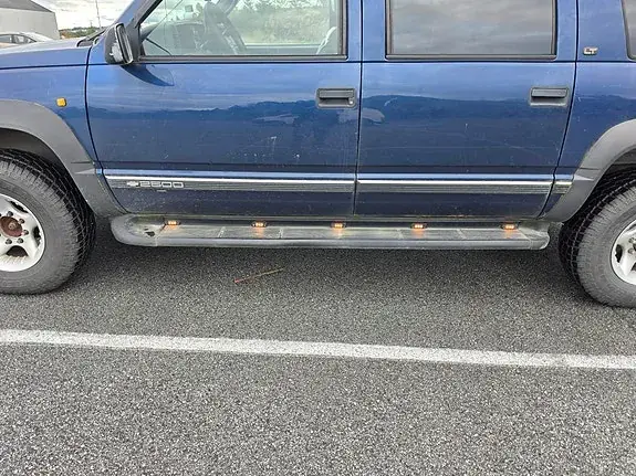 Chevrolet Suburban 1999 photo 4