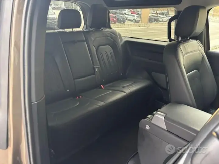 Land Rover Defender 2021 photo 5