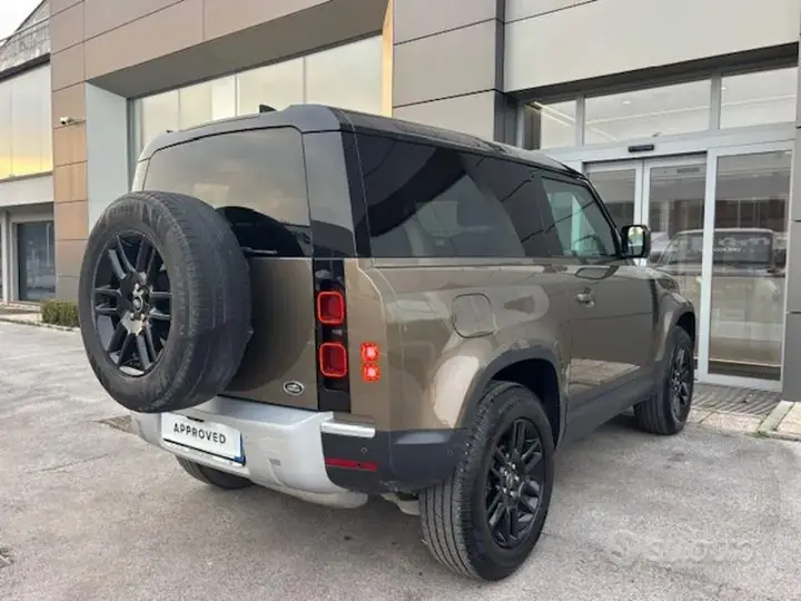 Land Rover Defender 2021 photo 2