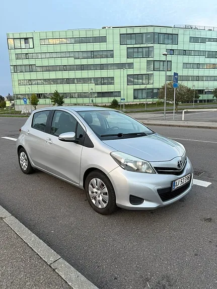 Toyota Yaris 2011 photo 2