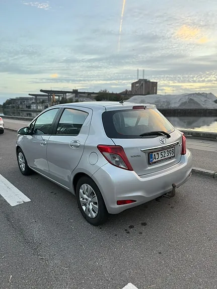 Toyota Yaris 2011 photo 4