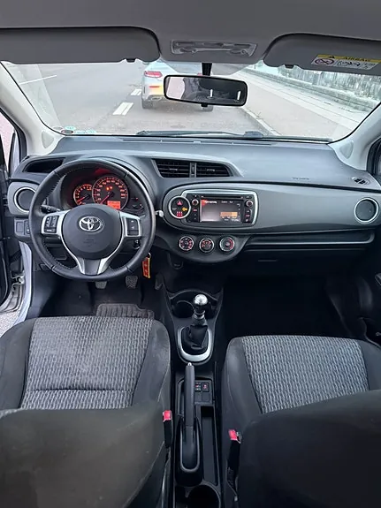 Toyota Yaris 2011 photo 5