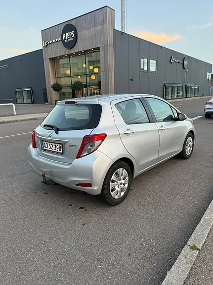 Toyota Yaris 2011 photo 3