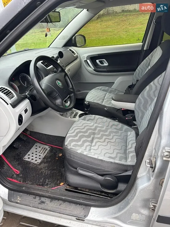 Skoda Fabia 2008 photo 5